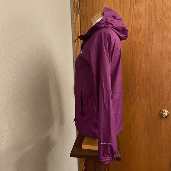 North Face Wind Breaker - Picture 2 of 10